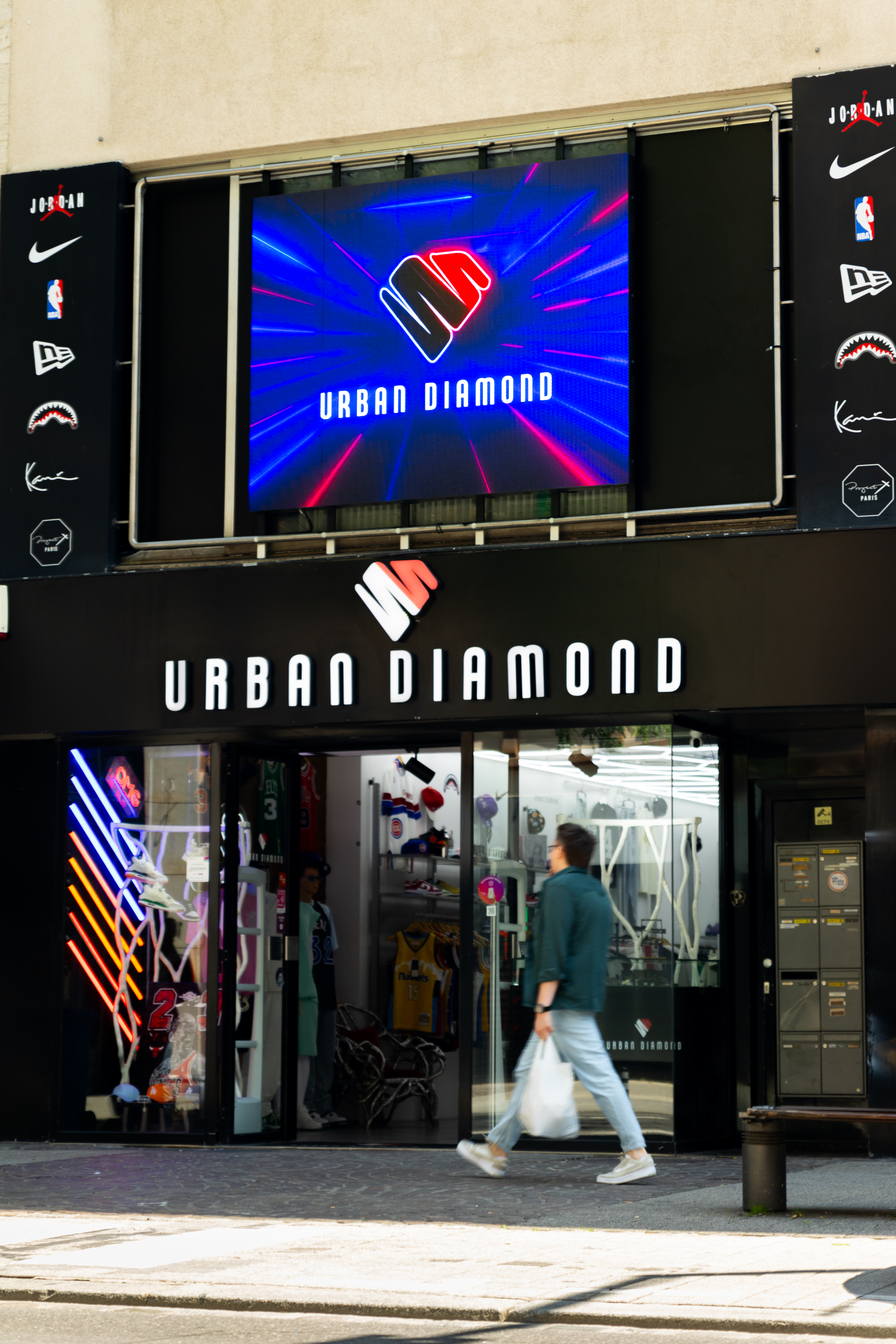 📍 NOUVEAUTÉ SUR LA FAÇADE D’URBAN DIAMOND – GARE DE LUXEMBOURG